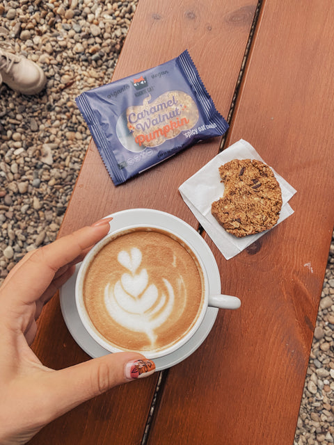 BIO jesenski piškot z bučo in karameliziranimi orehi